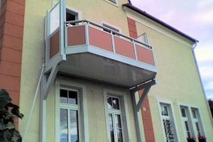 Balkon im Galgenprinzip, Villa in Bautzen